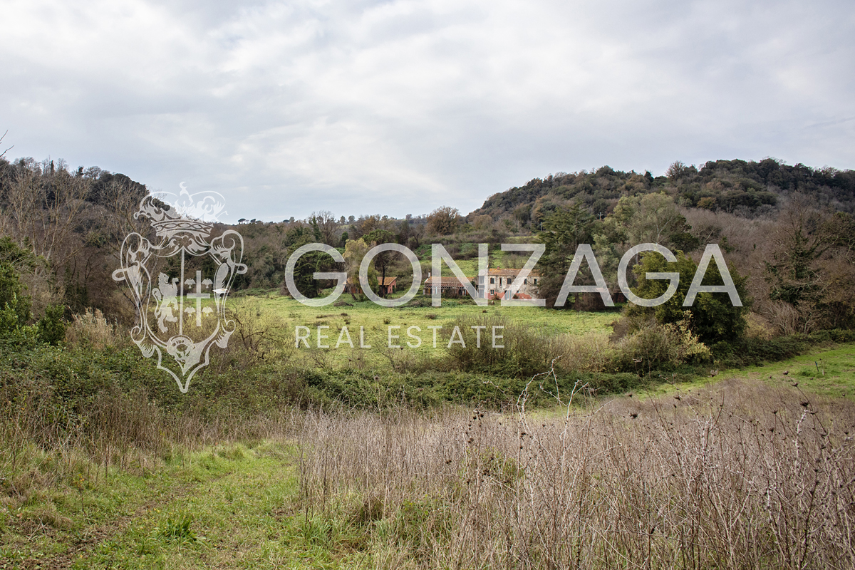 Country estate with 17 hectares near Rome