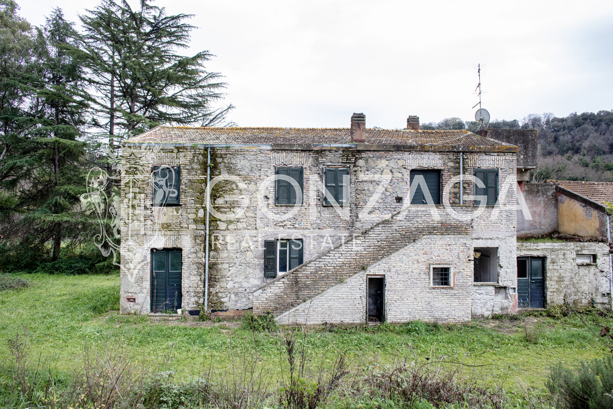 Country estate with 17 hectares near Rome