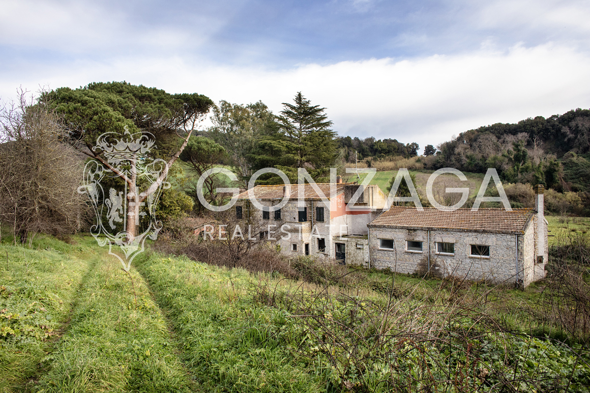 Country estate with 17 hectares near Rome