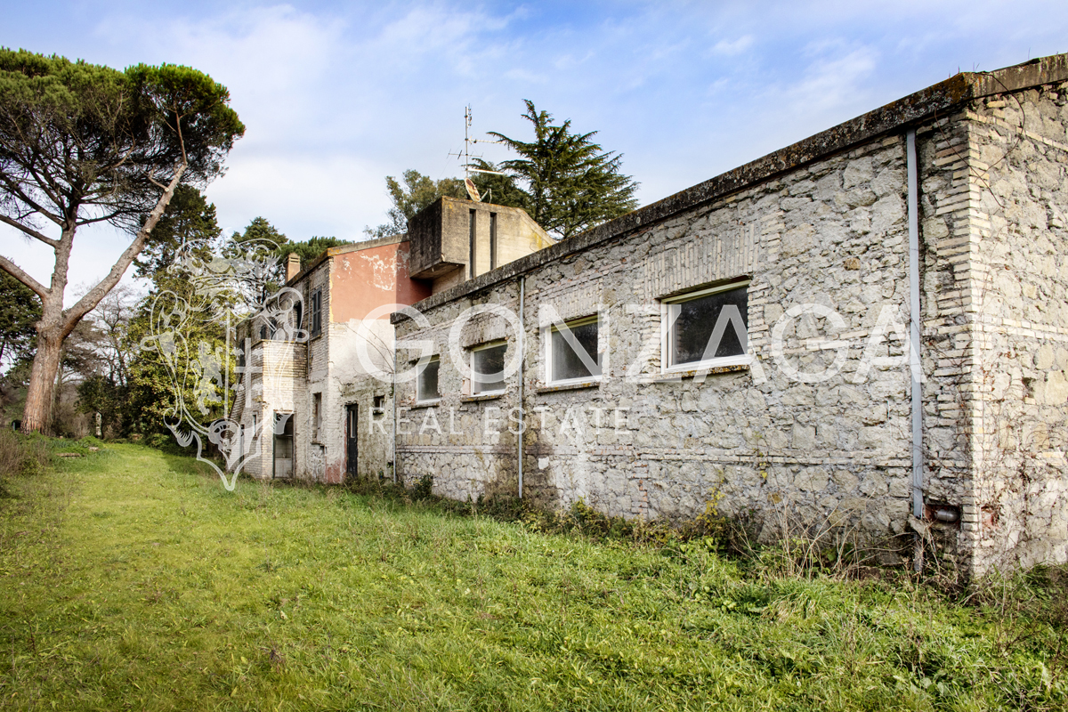 Country estate with 17 hectares near Rome