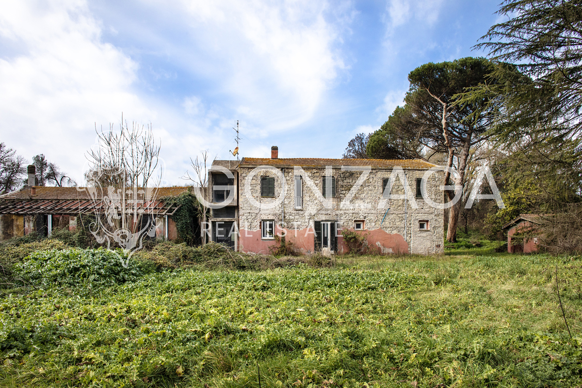 Country estate with 17 hectares near Rome