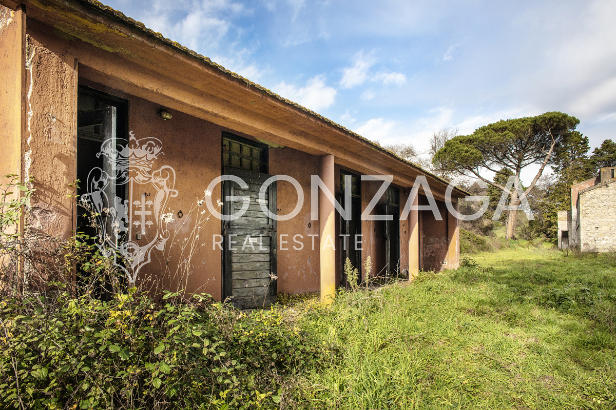 Country estate with 17 hectares near Rome