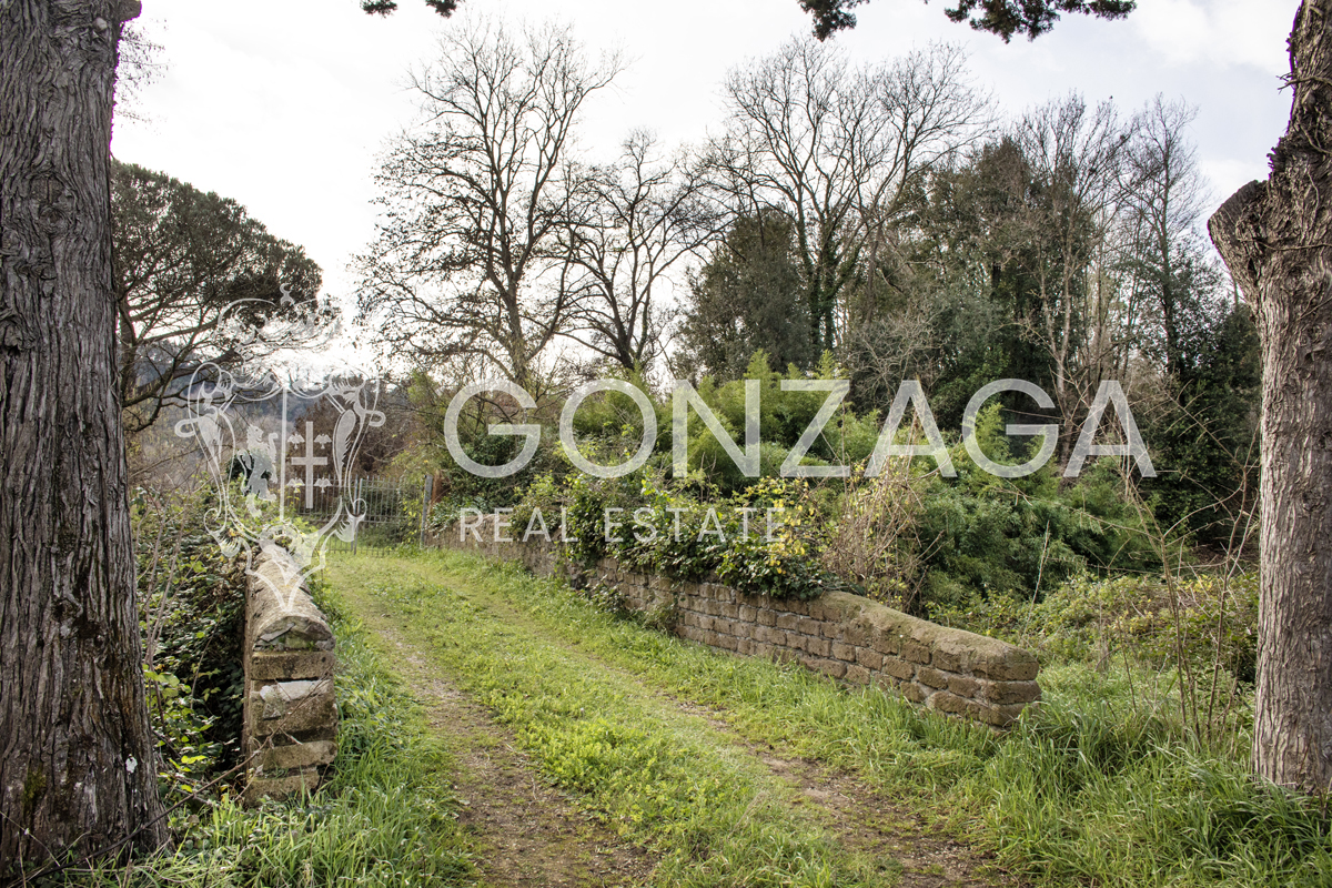 Country estate with 17 hectares near Rome