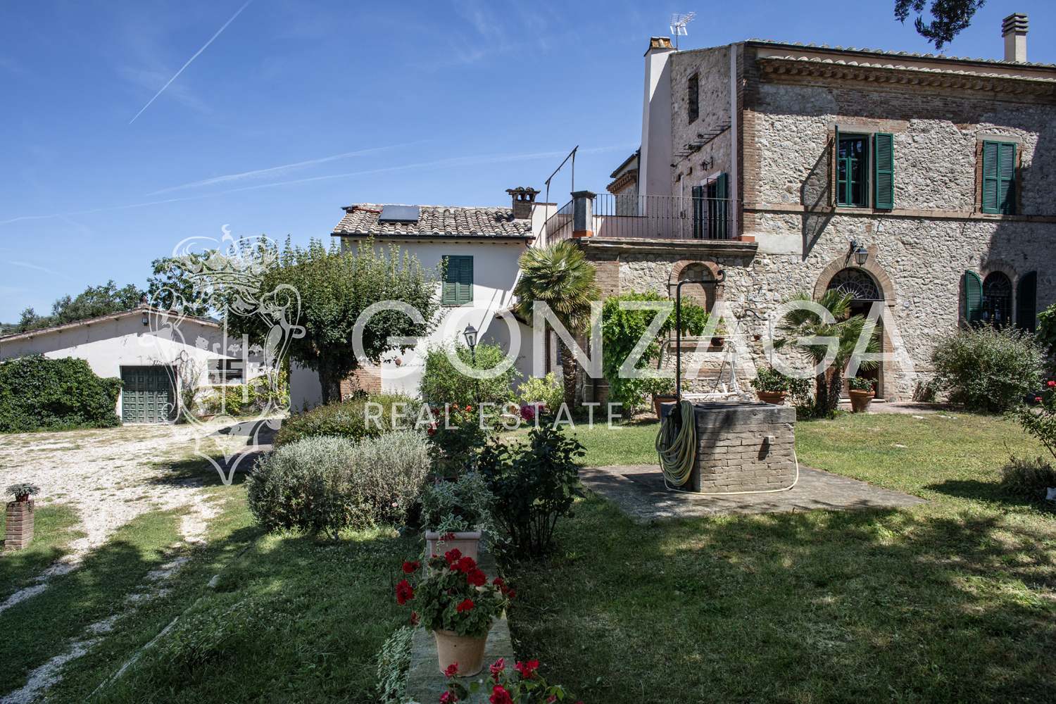 Restored and panoramic stone country house with two hectares of land near Amelia (TR)