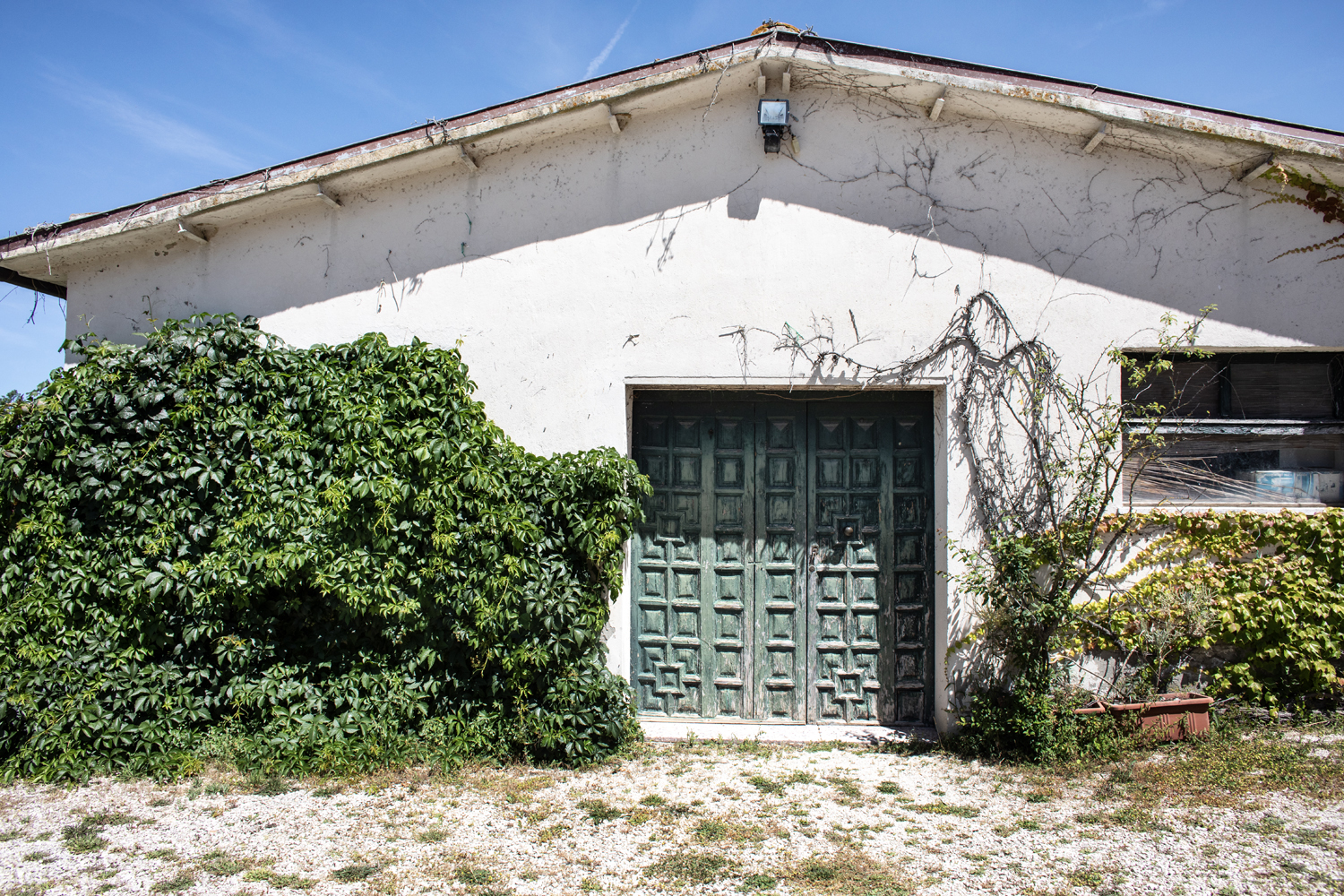 Restored and panoramic stone country house with two hectares of land near Amelia (TR)