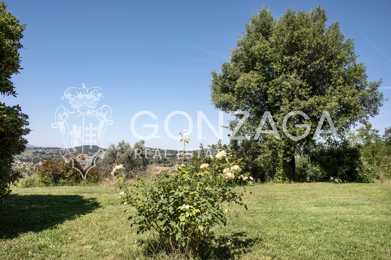 Restored and panoramic stone country house with two hectares of land near Amelia (TR)