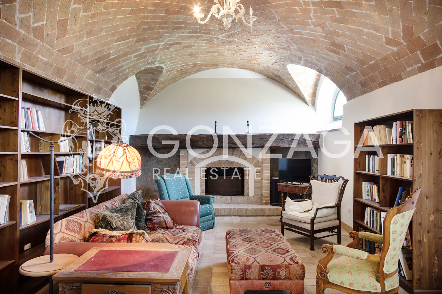 Restored and panoramic stone country house with two hectares of land near Amelia (TR)