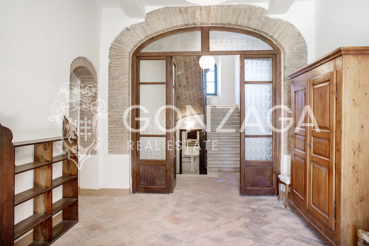Restored and panoramic stone country house with two hectares of land near Amelia (TR)