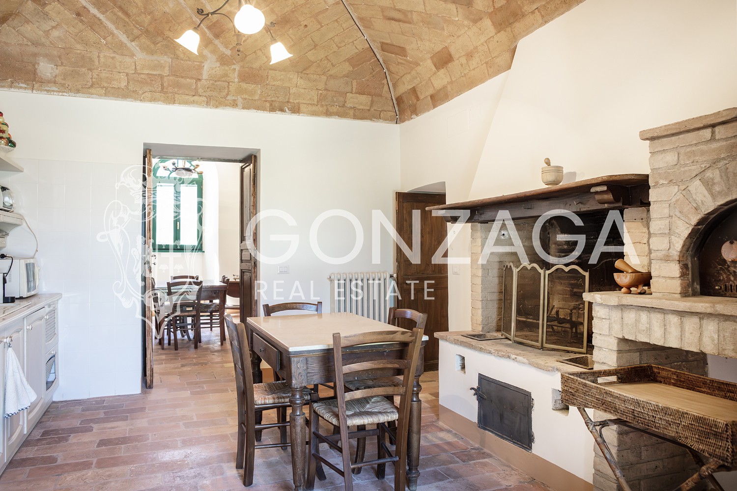 Restored and panoramic stone country house with two hectares of land near Amelia (TR)