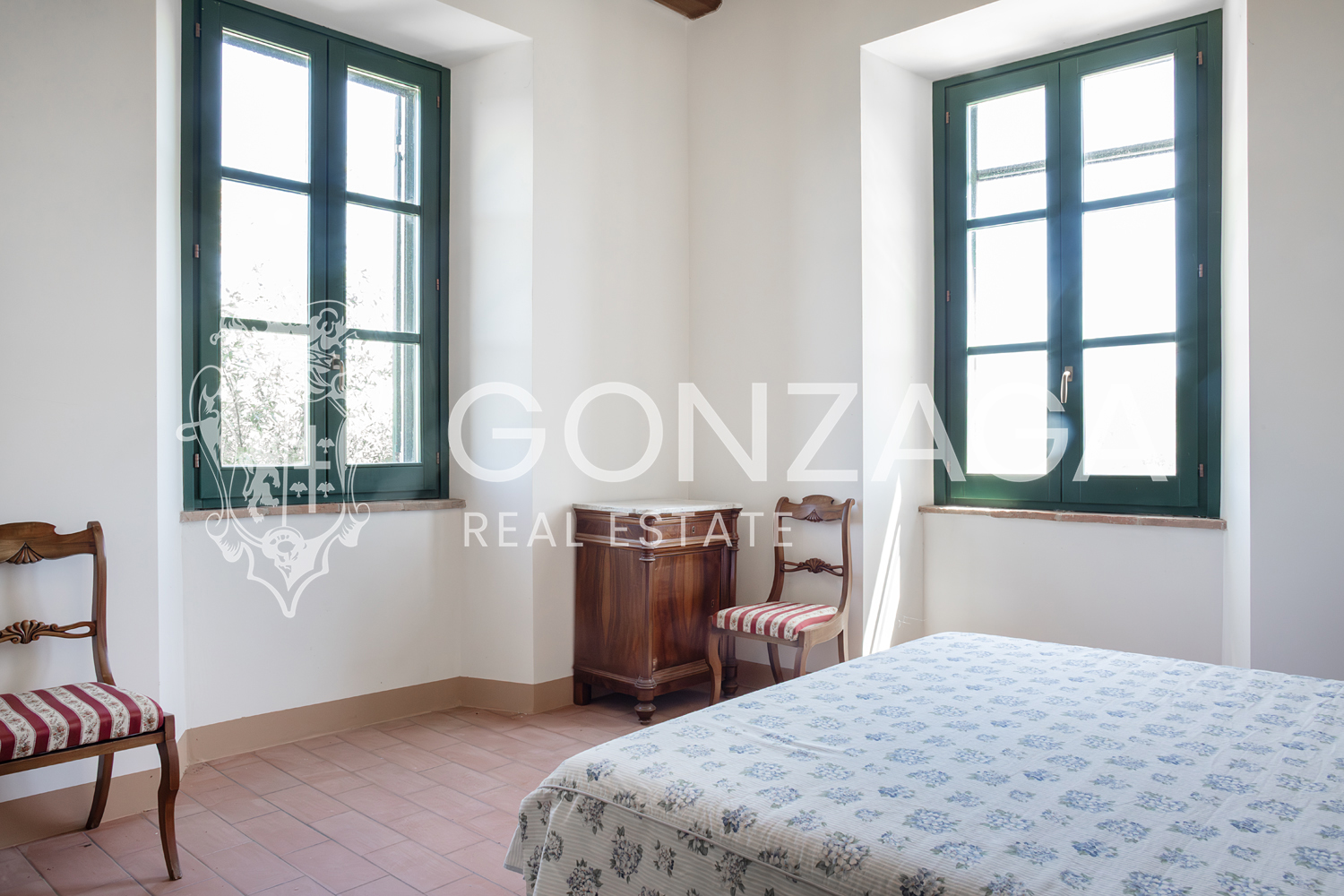 Restored and panoramic stone country house with two hectares of land near Amelia (TR)
