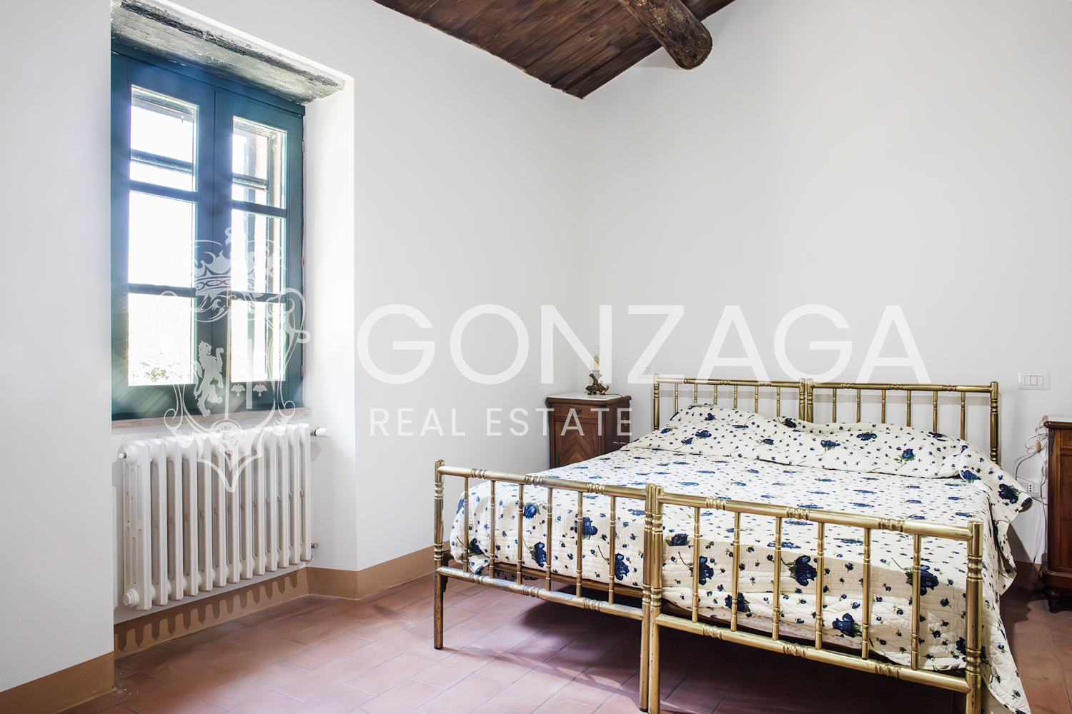 Restored and panoramic stone country house with two hectares of land near Amelia (TR)