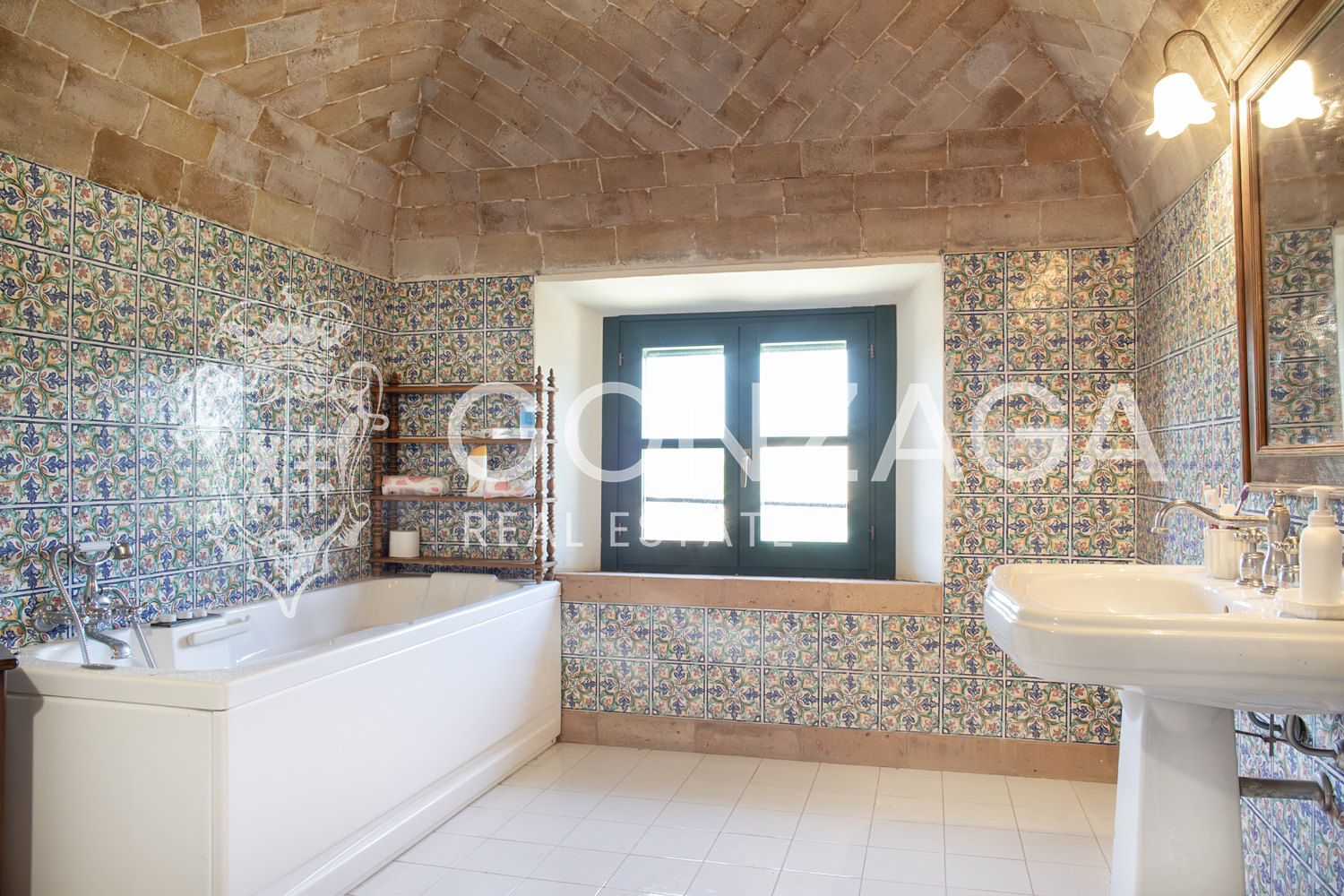 Restored and panoramic stone country house with two hectares of land near Amelia (TR)