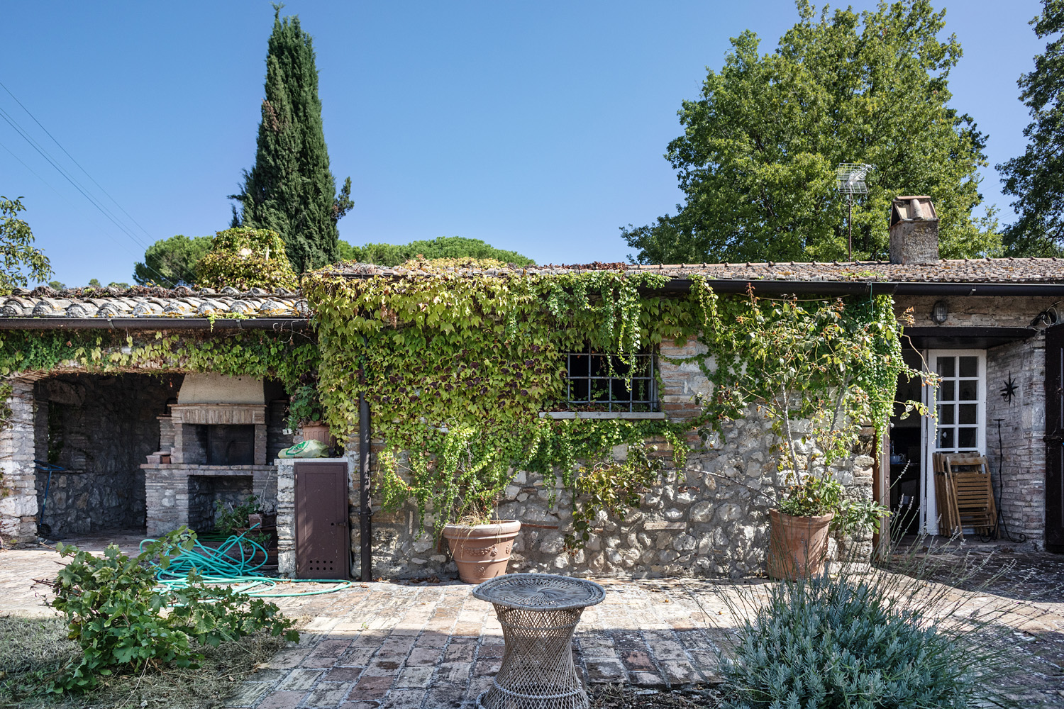 Country House Among Vineyards and Olive Trees in the Narni Countryside