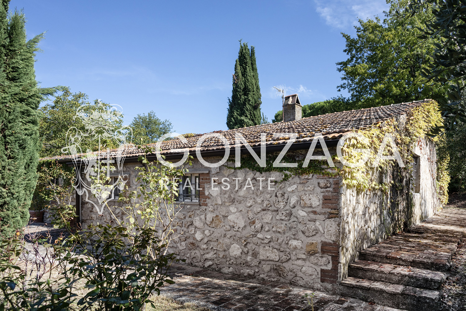 Country House Among Vineyards and Olive Trees in the Narni Countryside