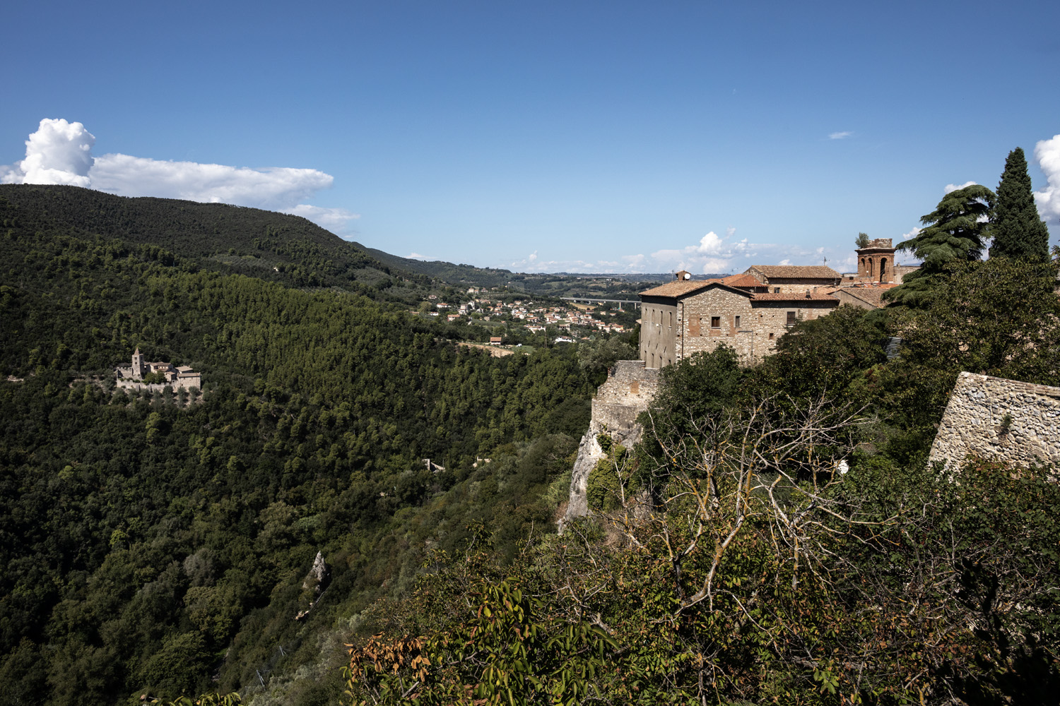 Narni: a medieval town between stone and nature